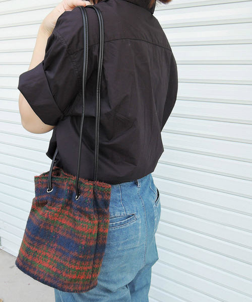 minia(ミニア)の「巾着ショルダーバッグ(ショルダーバッグ・レディース・ブラック/グリーン系その他/イエロー/レッド/レッド系その他/オレンジ系その他・FREE)」の10枚目の写真