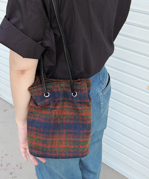 minia(ミニア)の「巾着ショルダーバッグ(ショルダーバッグ・レディース・ブラック/グリーン系その他/イエロー/レッド/レッド系その他/オレンジ系その他・FREE)」の11枚目の写真