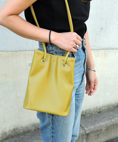 minia(ミニア)の「巾着ショルダーバッグ(ショルダーバッグ・レディース・ブラック/グリーン系その他/イエロー/レッド/レッド系その他/オレンジ系その他・FREE)」の7枚目の写真