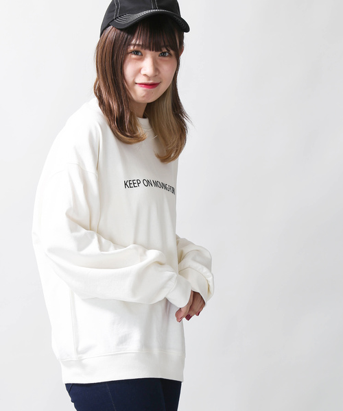 WEGO（ウィゴー）の「WEGO/シンプルロゴプリントスウェット（スウェット・レディース・ベージュ/オフホワイト/ブラック/ピンク・FREE）」の2枚目の写真