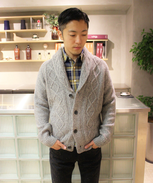 EDIFICE(エディフィス)の「◇LAMBケーブルショール カーディガン(カーディガン/ボレロ・メンズ・グリーン/チャコールグレー/ボルドー/ネイビー・46/48/44/50)」の2枚目の写真