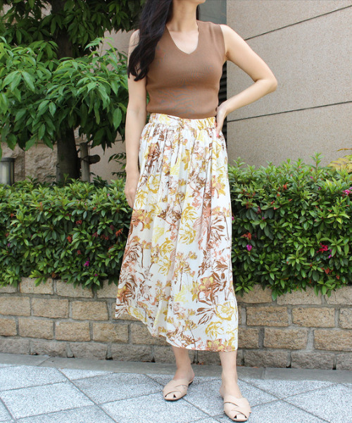 MODE ROBE（モードローブ）の「Vネックノースリトップス（タンクトップ・レディース・ホワイト/ブラック/ベージュ/ブラウン/ブルー・FREE）」の14枚目の写真