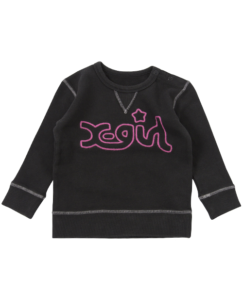 X-girl Stages（エックスガールステージス）の「CREW SWEAT MILLS LOGO　（4T～7T）/ スウェット（スウェット・キッズ・ブラック/ピンク/ネイビー・6T/7T/5T/4T）」の9枚目の写真