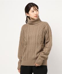 ケーブルタートルネックニット