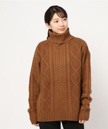 ケーブルタートルネックニット
