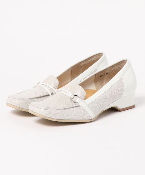 blanc/bleu(ブランブルー)の「ベルト付きモカシンシューズ(モカシン/デッキシューズ・レディース・ホワイト/ブラック/ブルー系その他・23/23.5/21.5/21/24.5/24/22.5)」の2枚目の写真