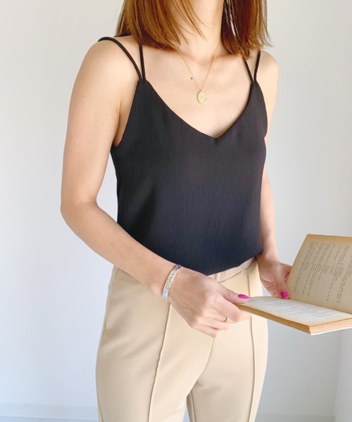 CLEA（クレア）の「バック クロス 楊柳 シフォン キャミソール（キャミソール・レディース・オリーブ/サックスブルー/ブラック/ホワイト/ピンクベージュ/ライトパープル・FREE）」の4枚目の写真