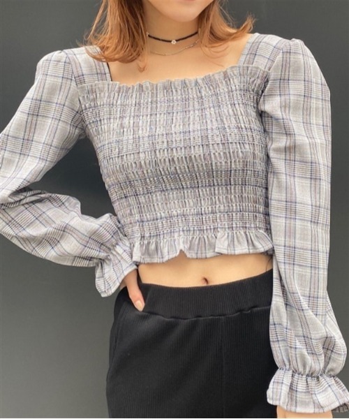 WEGO(ウィゴー)の「WEGO/シャーリングスクエアネックブラウス(シャツ/ブラウス・レディース・カーキ/アイボリー/ブラック/ホワイト/グレー系その他2/ベージュ系その他2・FREE)」の4枚目の写真