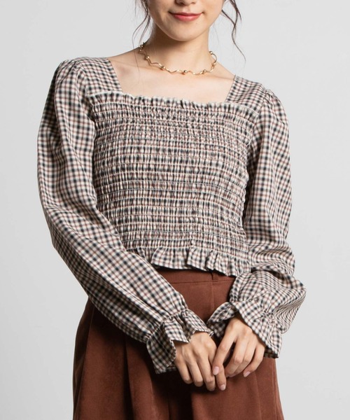 WEGO(ウィゴー)の「WEGO/シャーリングスクエアネックブラウス(シャツ/ブラウス・レディース・カーキ/アイボリー/ブラック/ホワイト/グレー系その他2/ベージュ系その他2・FREE)」の5枚目の写真