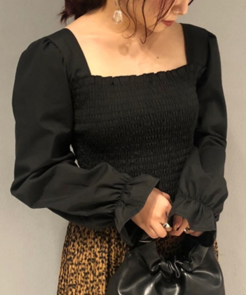 WEGO(ウィゴー)の「WEGO/シャーリングスクエアネックブラウス(シャツ/ブラウス・レディース・カーキ/アイボリー/ブラック/ホワイト/グレー系その他2/ベージュ系その他2・FREE)」の10枚目の写真