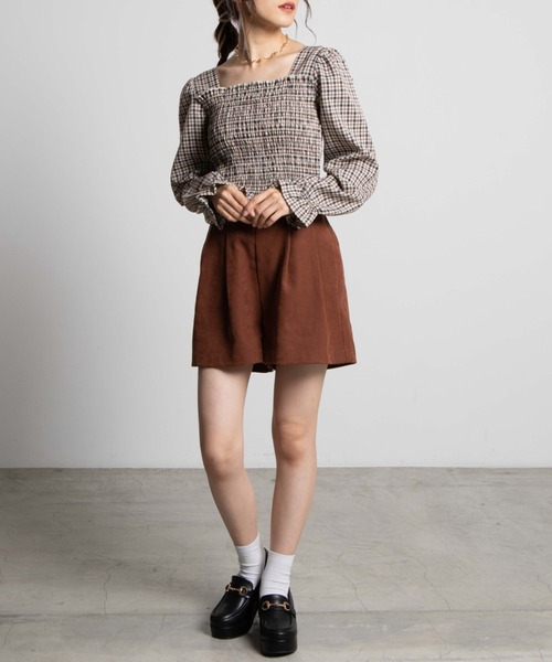 WEGO(ウィゴー)の「WEGO/シャーリングスクエアネックブラウス(シャツ/ブラウス・レディース・カーキ/アイボリー/ブラック/ホワイト/グレー系その他2/ベージュ系その他2・FREE)」の16枚目の写真