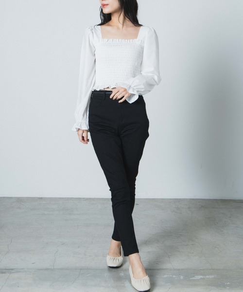 WEGO(ウィゴー)の「WEGO/シャーリングスクエアネックブラウス(シャツ/ブラウス・レディース・カーキ/アイボリー/ブラック/ホワイト/グレー系その他2/ベージュ系その他2・FREE)」の12枚目の写真