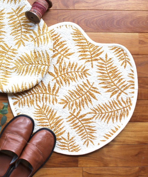 a.depeche(アデペシュ)の「roll tufted toilet mat 2117 leaf MD / トイレマット(バス/トイレグッズ)」|ホワイト×イエロー