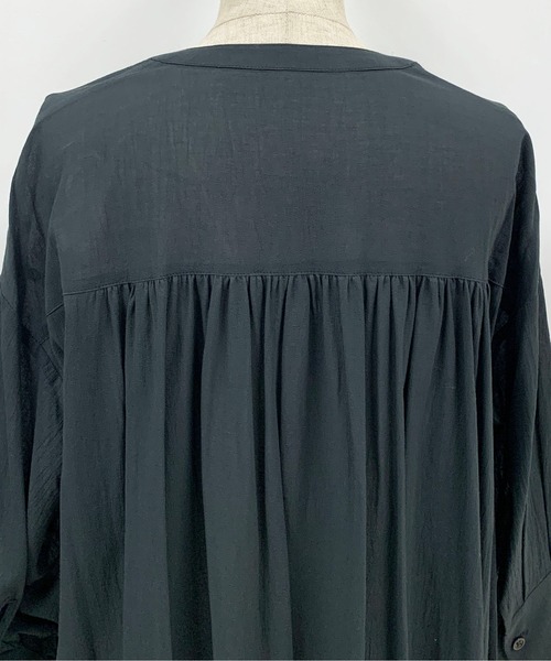 LUGIVA（ルギヴァ）の「綿ボイルフレアブラウス（シャツ/ブラウス・レディース・ブラック/オフホワイト/ライトグリーン/カーキ・M）」の11枚目の写真