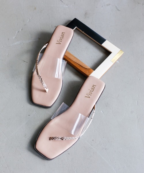 VIVIAN（ヴィヴィアン）の「スクエアトゥクリアバンドトングフラットサンダル（サンダル・レディース・ブラック/グリーン/アイボリー/パイソン・S/M/L/LL）」の4枚目の写真