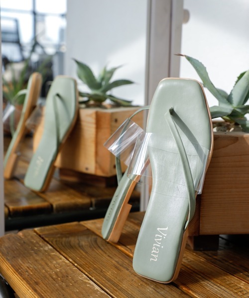 VIVIAN（ヴィヴィアン）の「スクエアトゥクリアバンドトングフラットサンダル（サンダル・レディース・ブラック/グリーン/アイボリー/パイソン・S/M/L/LL）」の7枚目の写真