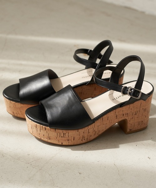 earth music&ecology（アースミュージックアンドエコロジー）の「ORiental Traffic コルクウェッジサンダル ＊（サンダル・レディース・ブラック/アイボリー・SMALL/MEDIUM/LARGE）」の2枚目の写真