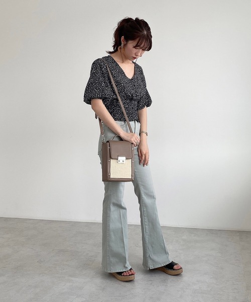 FREE'S MART（フリーズマート）の「◆ウエストシャーリング花柄5分袖ブラウス（シャツ/ブラウス・レディース・ブラック系その他/ホワイト系その他/グリーン・FREE）」の12枚目の写真