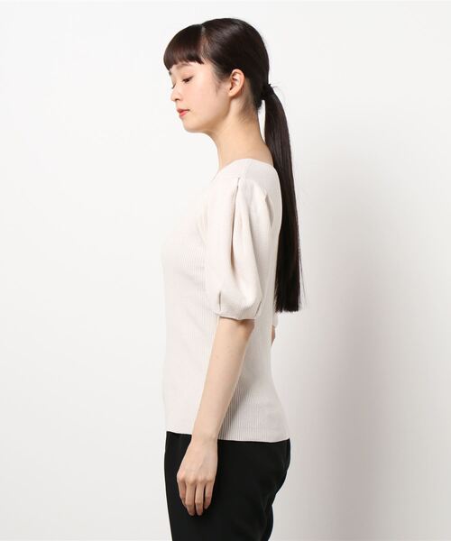 N.（N. Natural Beauty Basic）（エヌエヌナチュラルビューティーベーシック）の「タックスリーブコンパクトニット（ニット/セーター・レディース・ホワイト/ブラウン/レッド・MEDIUM）」の4枚目の写真