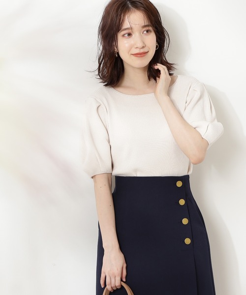 N.（N. Natural Beauty Basic）（エヌエヌナチュラルビューティーベーシック）の「タックスリーブコンパクトニット（ニット/セーター・レディース・ホワイト/ブラウン/レッド・MEDIUM）」の2枚目の写真