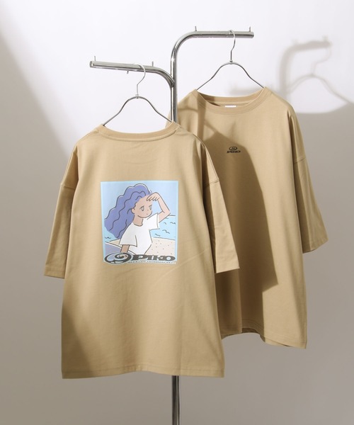 Piko（ピコ）の「【別注】【PIKO】 古着風 トロピカル ガール イージーケア 高密度ビッグシルエット アニメチックイラストTシャツ（Tシャツ/カットソー・メンズ・ホワイト/ブラック/ベージュ/ネイビー/ピンク/ブルー/グリーン・MEDIUM/LARGE）」の4枚目の写真