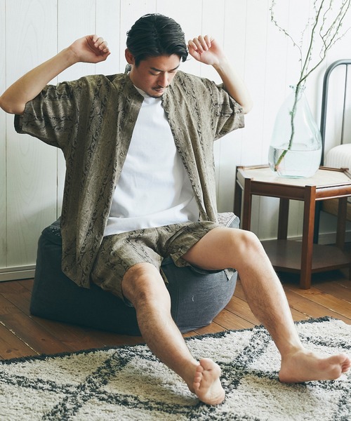 JOURNAL STANDARD（ジャーナルスタンダード）の「【シャツ+ショーツ+巾着袋の3点セット】ホームウェア SUMMER セットアップ/部屋着/ワンマイル/オーバーサイズ/バンドカラー半袖シャツ/バギーショーツ/[10色展開/総柄/ウォールペイント/無地][ユニセックス対応]（シャツ/ブラウス・メンズ・ブラック/グレー/ベージュ系その他2/ネイビー/ナチュラル/ベージュ/カーキ/ネイビー系/ブラウン/ベージュ系その他/ブラック系その他/ブラウン系その他・MEDIUM/LARGE）」の10枚目の写真