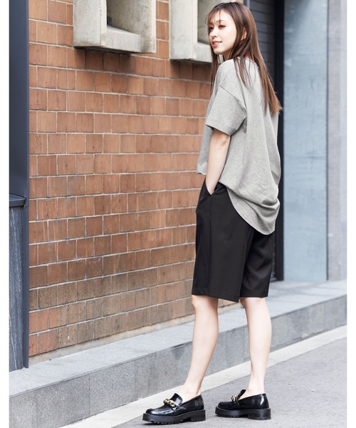 mili an deni(ミリアンデニ)の「クルーネック綿100%半袖裾ラウンドTシャツ(Tシャツ/カットソー・レディース・ベージュ/ブラック/チャコールグレー/オフホワイト/アッシュグレー/杢グレー・L/M)」の16枚目の写真
