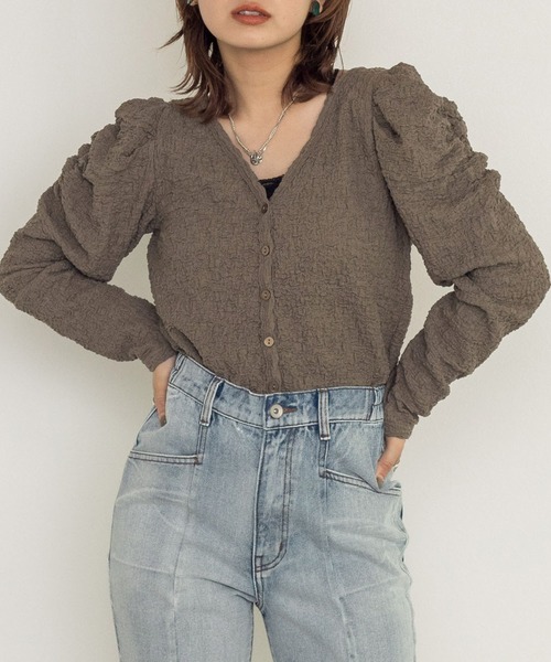 w closet（ダブルクローゼット）の「シワシワカットソーシャーリング袖Vネックカーディガン（カーディガン/ボレロ・レディース・ブラック/モカ/ブルー/オフホワイト・FREE）」の3枚目の写真