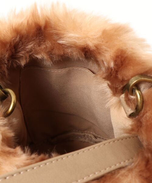 Samansa Mos2（サマンサ モスモス）の「エコファー巾着ショルダーバッグ（ショルダーバッグ・レディース・モカ/キャメル・ﾌﾘ-）」の4枚目の写真