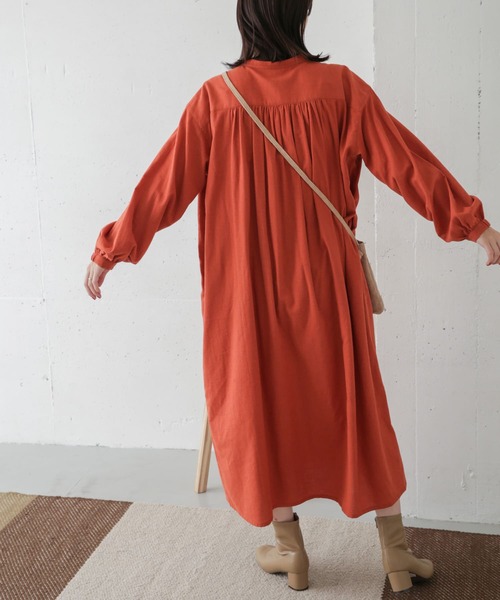 URBAN RESEARCH DOORS（アーバンリサーチドアーズ）の「コットン微起毛ギャザーワンピース（ワンピース・レディース・オレンジ/ブラック系その他/ベージュ系その他・ONE）」の22枚目の写真