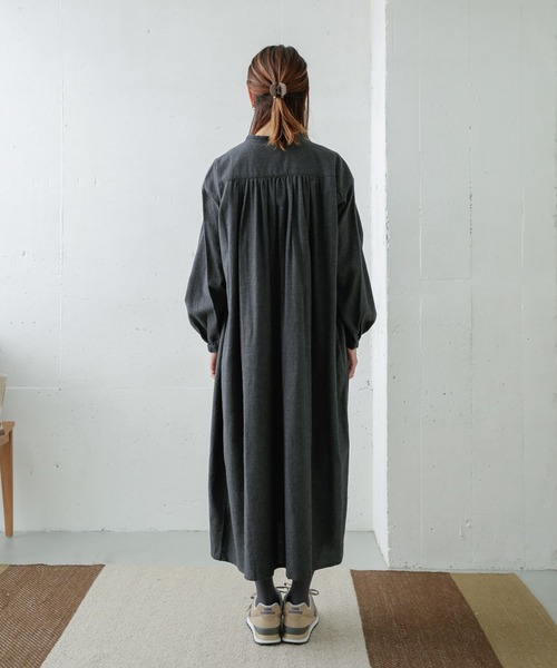 URBAN RESEARCH DOORS（アーバンリサーチドアーズ）の「コットン微起毛ギャザーワンピース（ワンピース・レディース・オレンジ/ブラック系その他/ベージュ系その他・ONE）」の5枚目の写真