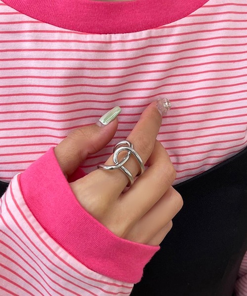 apres jour mignon(アプレジュールミニョン)の「【apresjour mignon×ARIAZ】ライン変形リング(リング・レディース・シルバー/ゴールド・ONESIZE)」の6枚目の写真