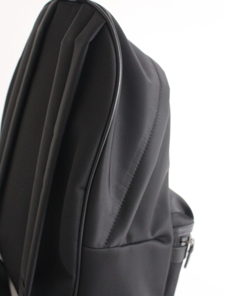 AVIREX（アヴィレックス）の「【直営店限定】LEATHER CONTRAST RUCK/ レザーコントラストリュック（バックパック/リュック・レディース・ブラック・FREE）」の6枚目の写真