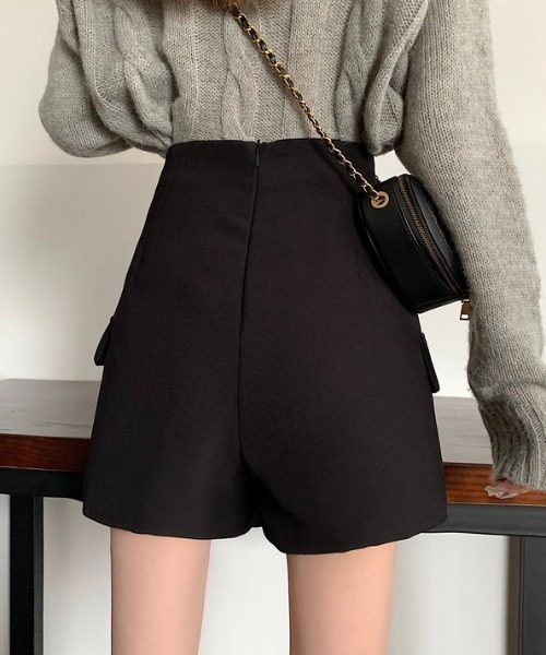 Loueme（ルエム）の「ゴールドボタンハイウエストショートパンツ（その他パンツ・レディース・ブラック/ブラウン・FREE/M/S）」の17枚目の写真