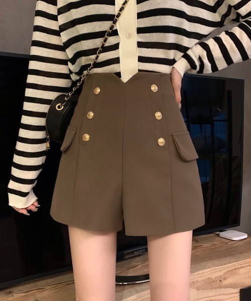 Loueme（ルエム）の「ゴールドボタンハイウエストショートパンツ（その他パンツ・レディース・ブラック/ブラウン・FREE/M/S）」の19枚目の写真