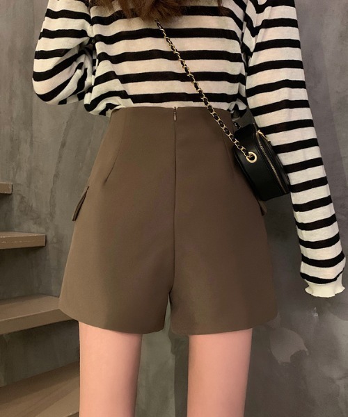 Loueme（ルエム）の「ゴールドボタンハイウエストショートパンツ（その他パンツ・レディース・ブラック/ブラウン・FREE/M/S）」の21枚目の写真