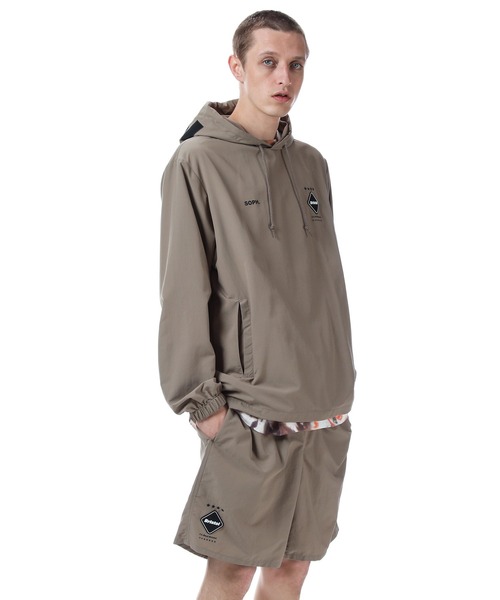 トップス FCRB APPLIQUE PULLOVER HOODED ANORAK F.C.Real Bristol（エフシーレアルブリストル）の「LOGO