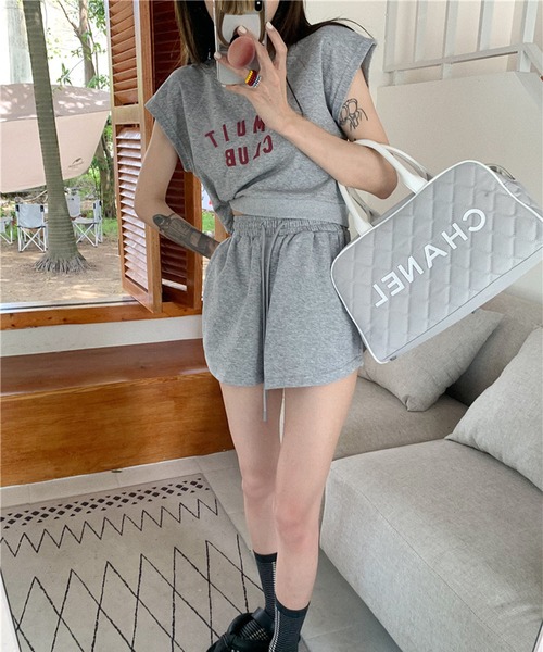 me+em select(ミームセレクト)の「【上下2点セット】CLUB LOGOTシャツ&ショートパンツ セットルームウェア(ルームウェア/パジャマ・レディース・ブラック/ベージュ/グレー/ブルー・FREE)」の12枚目の写真