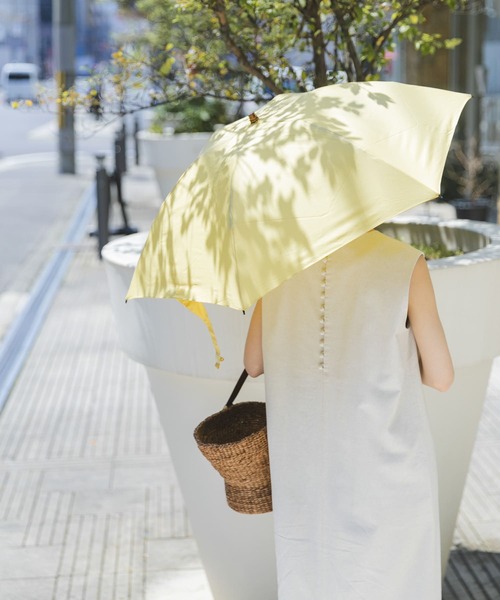 URBAN RESEARCH（アーバンリサーチ）の「『晴雨兼用・折り畳み式』バンブーコンパクトパラソル（長傘・レディース・イエロー/ドット/ブラック・-）」の10枚目の写真