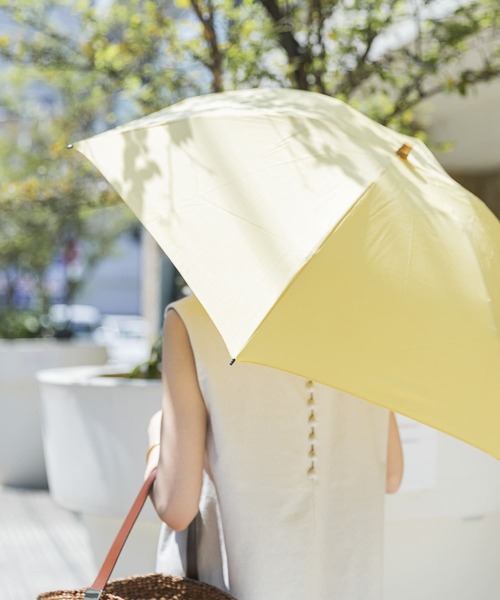 URBAN RESEARCH（アーバンリサーチ）の「『晴雨兼用・折り畳み式』バンブーコンパクトパラソル（長傘・レディース・イエロー/ドット/ブラック・-）」の13枚目の写真