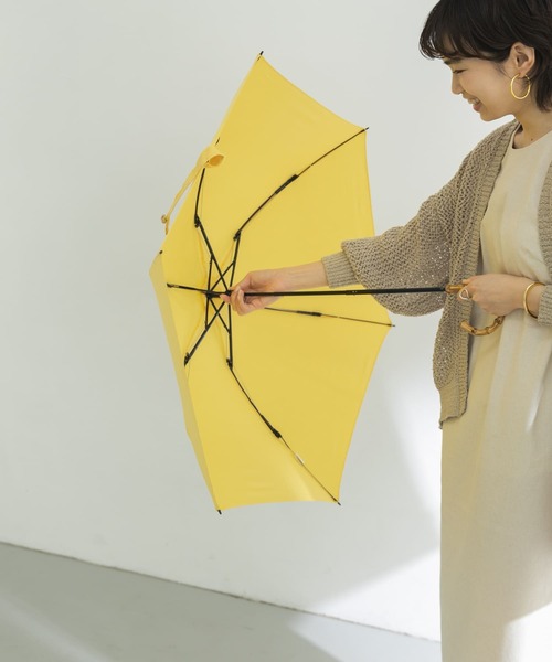 URBAN RESEARCH（アーバンリサーチ）の「『晴雨兼用・折り畳み式』バンブーコンパクトパラソル（長傘・レディース・イエロー/ドット/ブラック・-）」の12枚目の写真