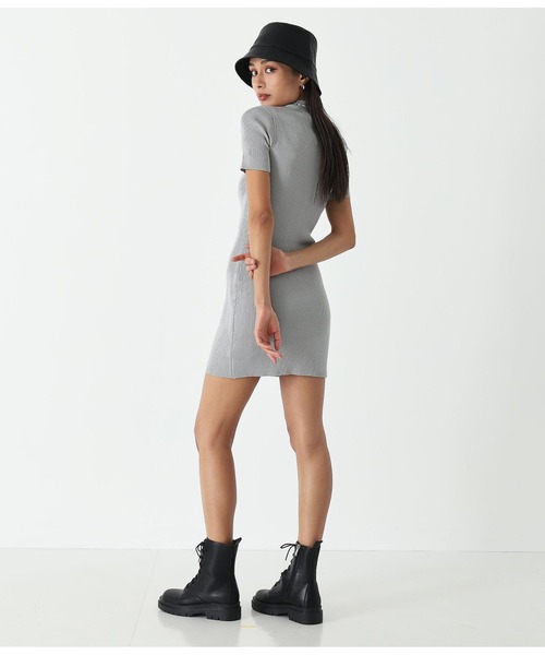 ANAP（アナップ）の「プチハイネックミニワンピース（ワンピース・レディース・ライトグレー/ブラック/グレイッシュベージュ・FREE）」の4枚目の写真