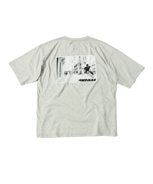 MAGIC NUMBER（マジック ナンバー）の「【MAGIC NUMBER】US COTTON PHOTO S/S TEE-SHIRT(LOOSE FIT)（Tシャツ/カットソー・メンズ・ホワイト/ヘザーグレー・LARGE/MEDIUM/X-LARGE）」の2枚目の写真