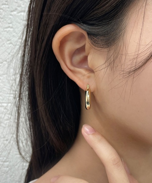 CEMONEMO(セモネモ)の「メタル ワンタッチ ボリューム フープピアス(ピアス(両耳用)・レディース・シルバー/ゴールド・FREE)」の5枚目の写真