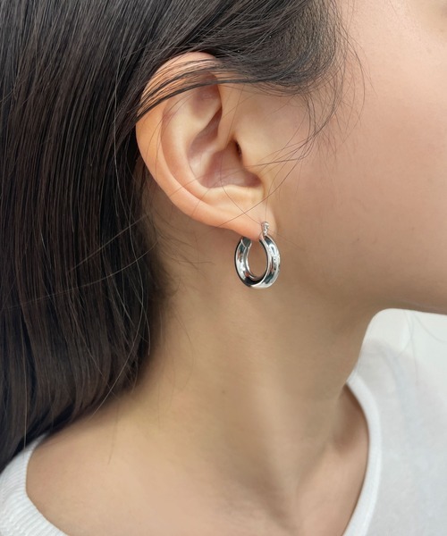 CEMONEMO(セモネモ)の「メタル ワンタッチ ボリューム フープピアス(ピアス(両耳用)・レディース・シルバー/ゴールド・FREE)」の8枚目の写真