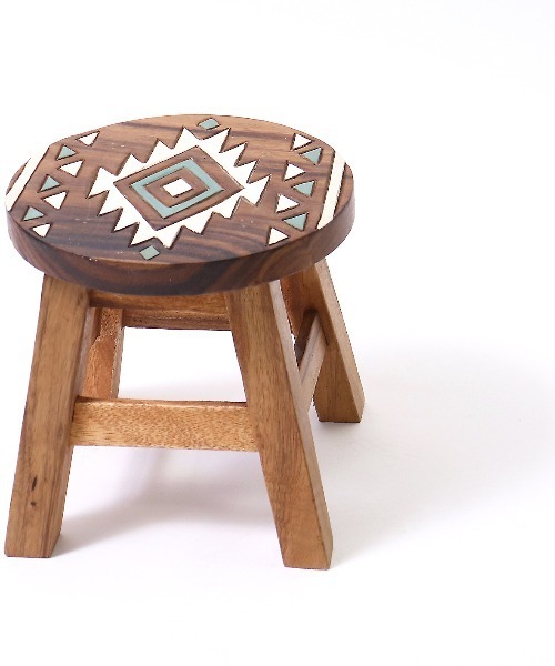 WOOD STOOL / ウォールナット無垢材の美しい木目のスツール
