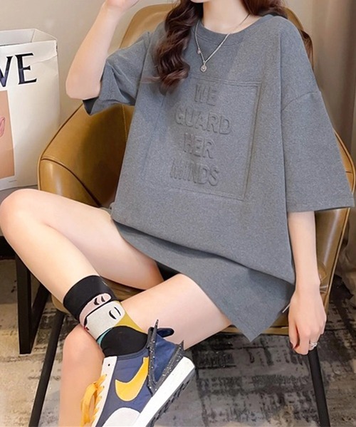 AsRiRe(アスリレイ)の「【AsRiRe】オーバーサイズ 立体ロゴTシャツ(Tシャツ/カットソー・レディース・ホワイト/ライトブルー/ブラック/ベージュ/グレー/グリーン/モカ・M)」の4枚目の写真