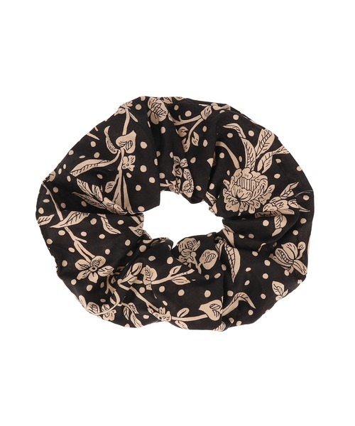 SALON adam et rope'(サロン アダム エ ロペ)の「リバティープリントシュシュ(シュシュ・レディース・ブルー系その他/グリーン系その他/ブラック系その他2/イエロー系その他4/オフホワイト・FREE)」の3枚目の写真