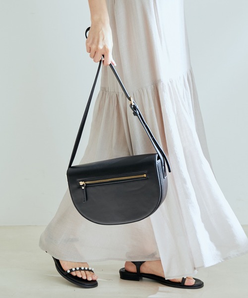 VIS（ビス）の「リサイクルフェイクレザーフロントジップハーフムーンショルダー【sustainable】（ショルダーバッグ・レディース・ブラック/キナリ/グリーン・FREE）」の3枚目の写真