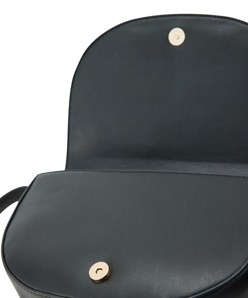 VIS（ビス）の「リサイクルフェイクレザーフロントジップハーフムーンショルダー【sustainable】（ショルダーバッグ・レディース・ブラック/キナリ/グリーン・FREE）」の10枚目の写真